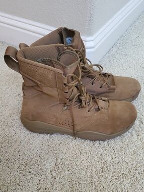 Men's Nike Tan SFB Field 2 8 Tactical-Style Boots.